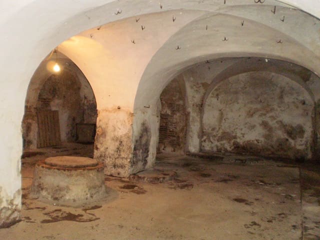 11 bedroom Townhouse for sale in Montánchez - € 250,000 (Ref: 9306400)