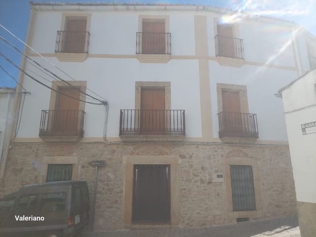 11 bedroom Townhouse for sale in Montánchez - € 250,000 (Ref: 9306400)
