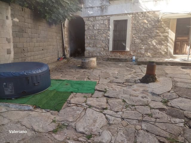 11 bedroom Townhouse for sale in Montánchez - € 250,000 (Ref: 9306400)