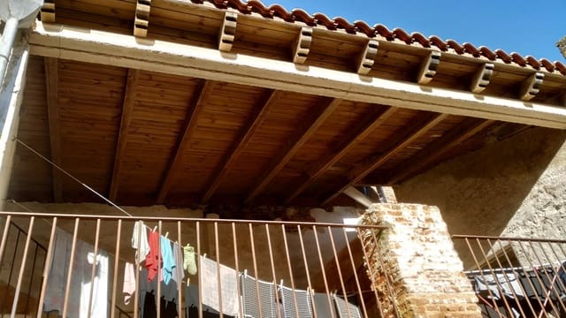 11 bedroom Townhouse for sale in Montánchez - € 250,000 (Ref: 9306400)
