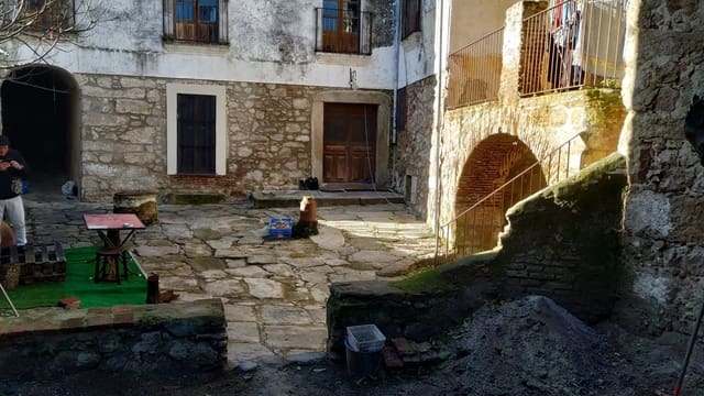 11 bedroom Townhouse for sale in Montánchez - € 250,000 (Ref: 9306400)