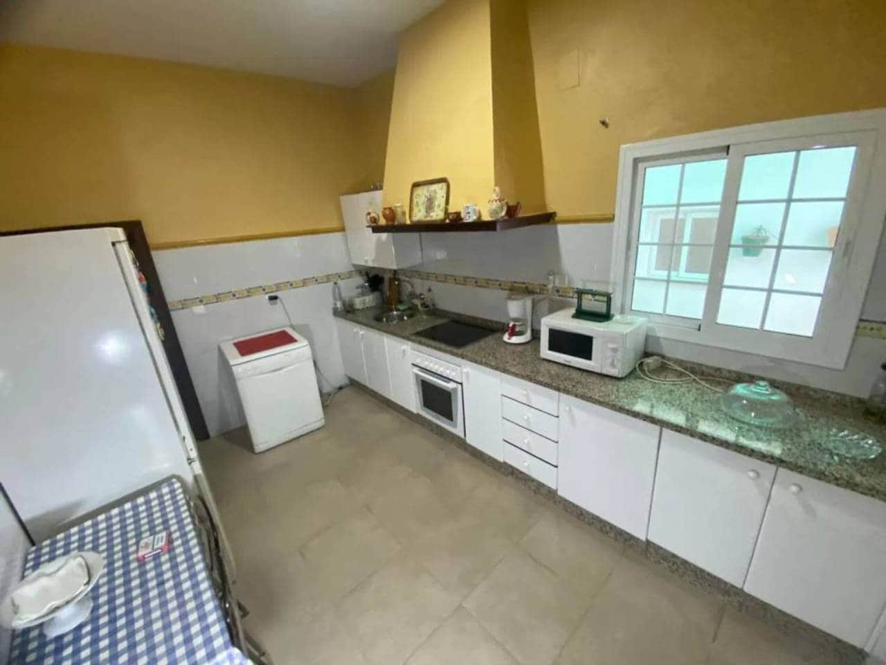 6 soveværelse Villa til salg i Rociana del Condado - € 250.000 (Ref: 9781161)