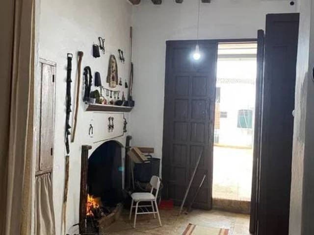 4 slaapkamer Villa te koop in Rociana del Condado - € 195.000 (Ref: 9781167)