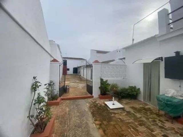 4 slaapkamer Villa te koop in Rociana del Condado - € 195.000 (Ref: 9781167)