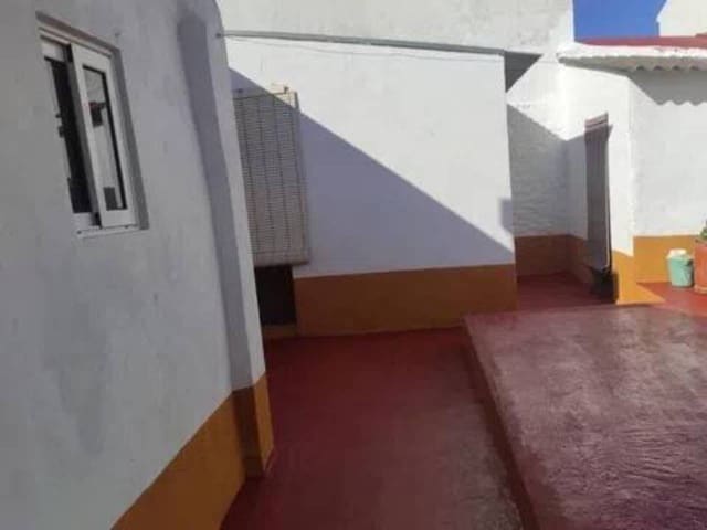 3 slaapkamer Villa te koop in Rociana del Condado - € 75.000 (Ref: 9781170)