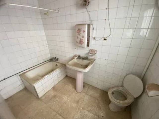 2 slaapkamer Villa te koop in Rociana del Condado - € 60.000 (Ref: 9781211)