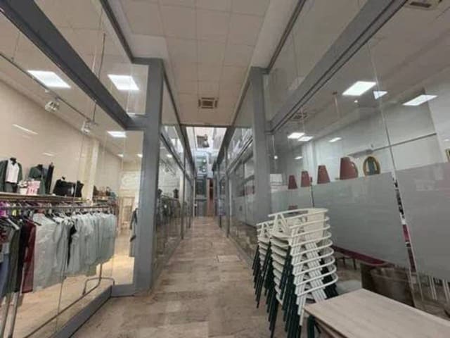 Comercial para venda em La Palma del Condado - 93 000 € (Ref: 9781216)