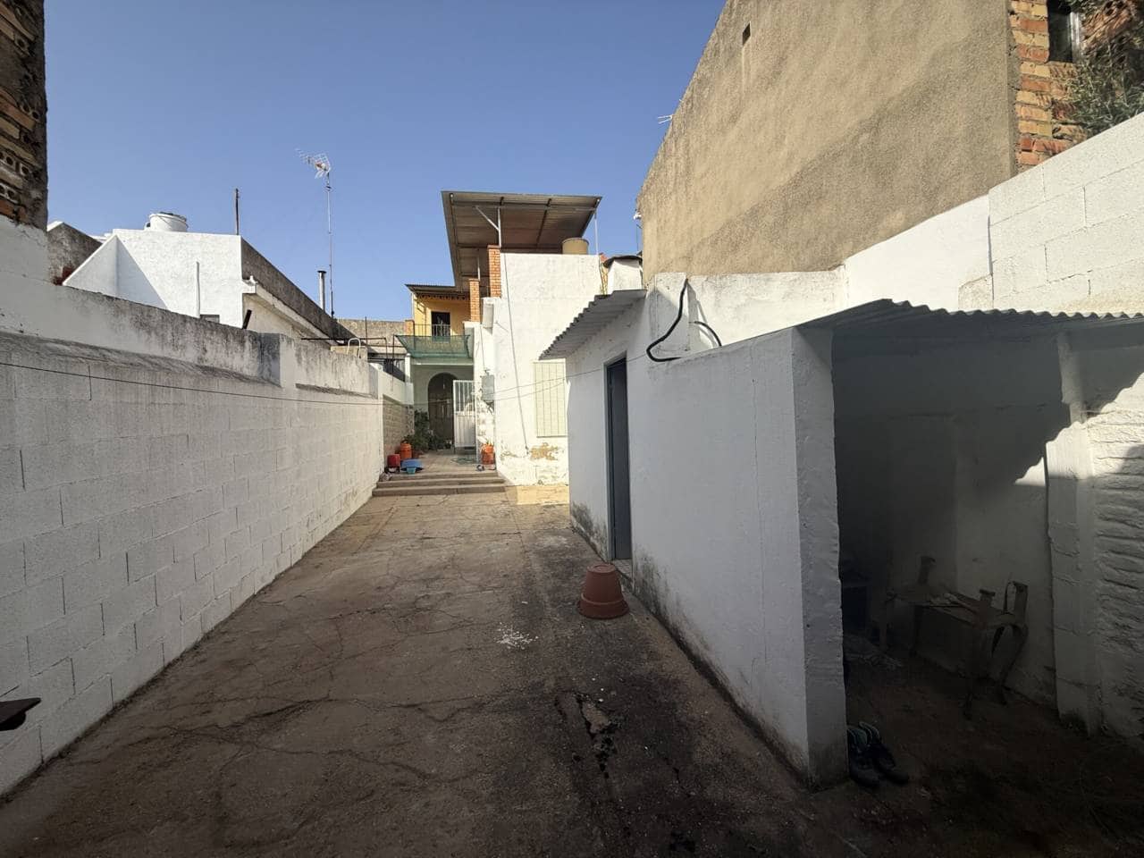 2 bedroom Townhouse for sale in Rociana del Condado - € 115,000 (Ref: 9866350)