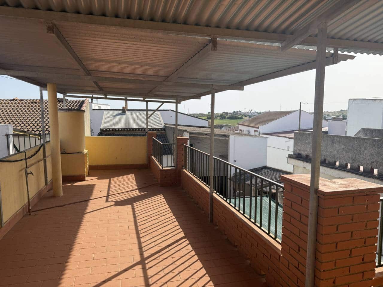 2 bedroom Townhouse for sale in Rociana del Condado - € 115,000 (Ref: 9866350)