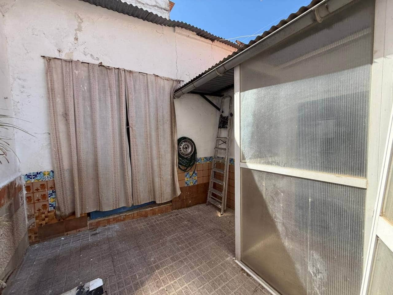 Casa de 2 habitaciones en Rociana del Condado en venta - 120.000 € (Ref: 9883891)