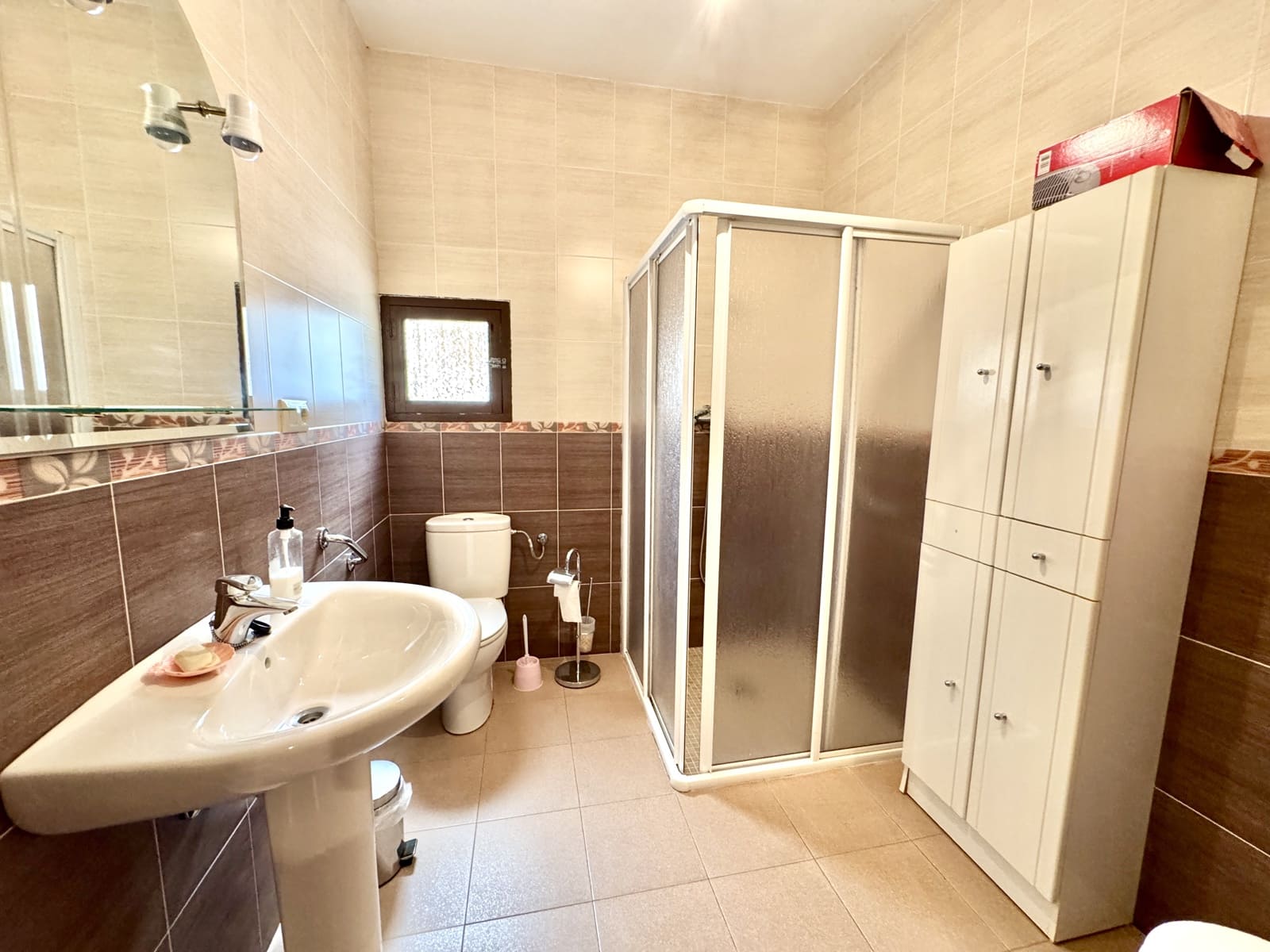 12 soveværelse Byhus til salg i Nevada - € 129.500 (Ref: 9186090)