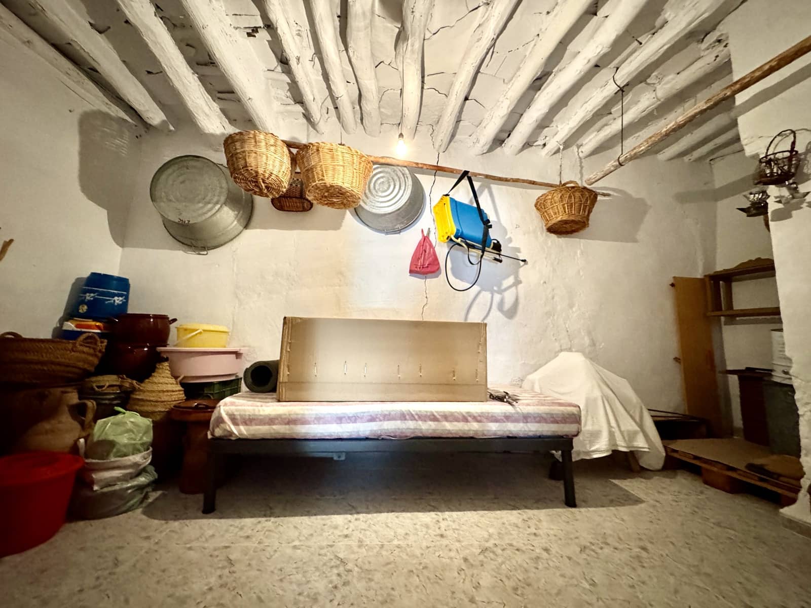 12 soveværelse Byhus til salg i Nevada - € 129.500 (Ref: 9186090)