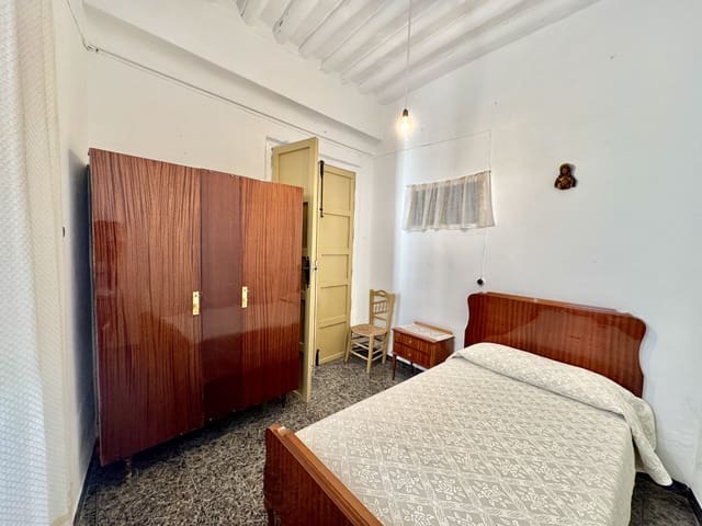 12 soveværelse Byhus til salg i Nevada - € 129.500 (Ref: 9186090)