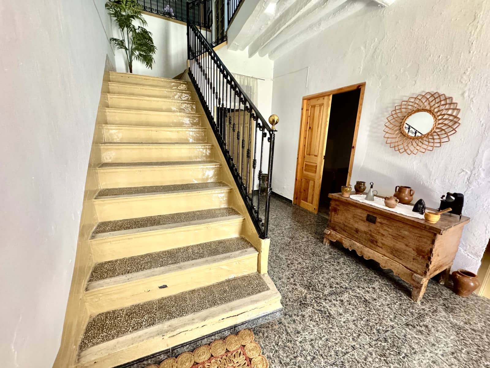 12 soveværelse Byhus til salg i Nevada - € 129.500 (Ref: 9186090)