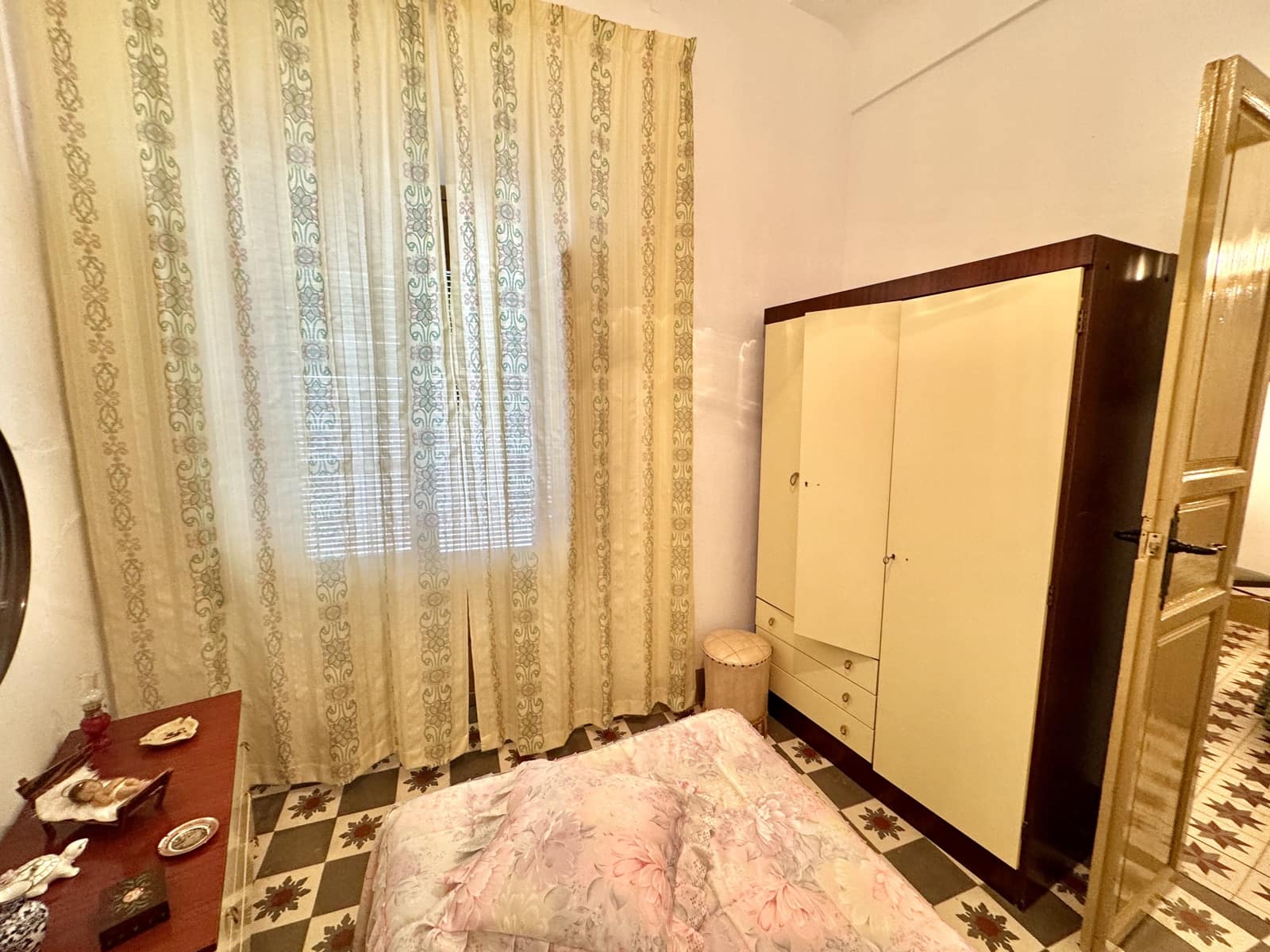 12 soveværelse Byhus til salg i Nevada - € 129.500 (Ref: 9186090)