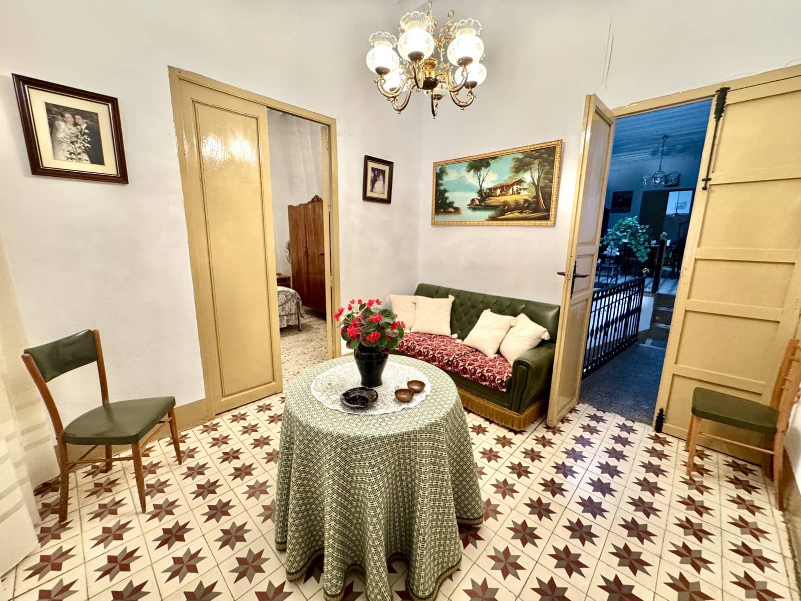 12 soveværelse Byhus til salg i Nevada - € 129.500 (Ref: 9186090)