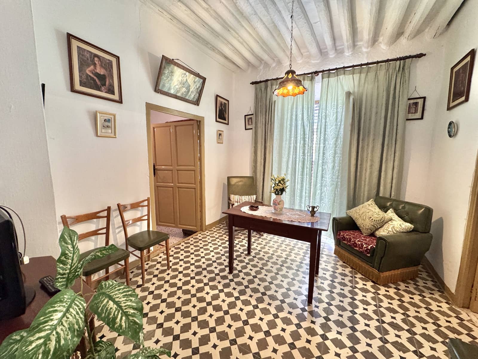 12 soveværelse Byhus til salg i Nevada - € 129.500 (Ref: 9186090)