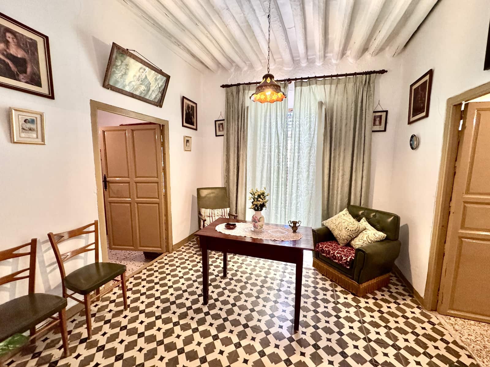 12 soveværelse Byhus til salg i Nevada - € 129.500 (Ref: 9186090)