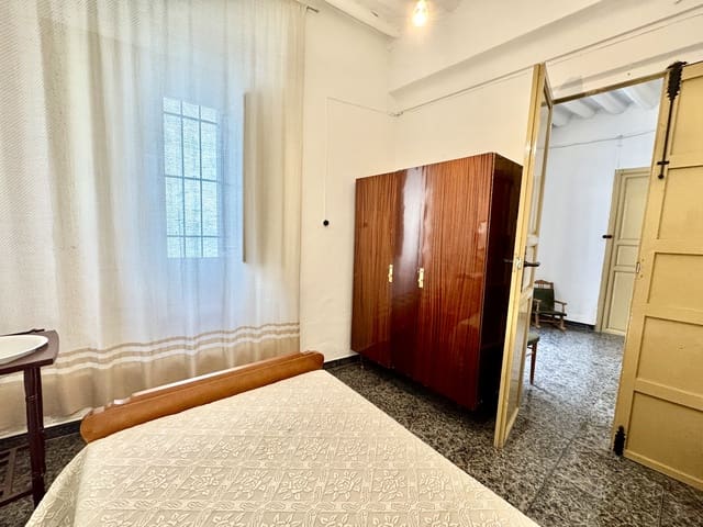 12 soveværelse Byhus til salg i Nevada - € 129.500 (Ref: 9186090)