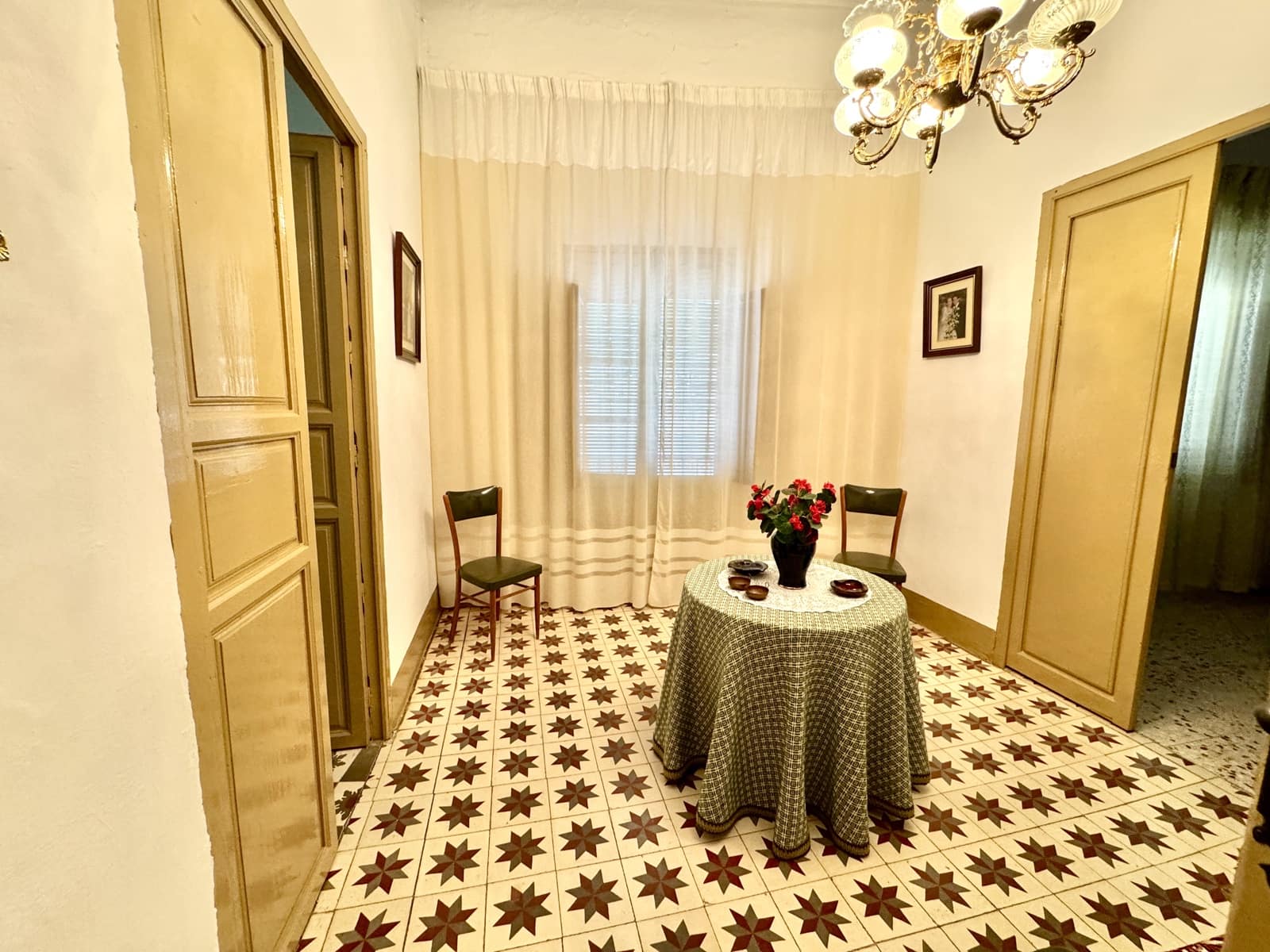 12 soveværelse Byhus til salg i Nevada - € 129.500 (Ref: 9186090)