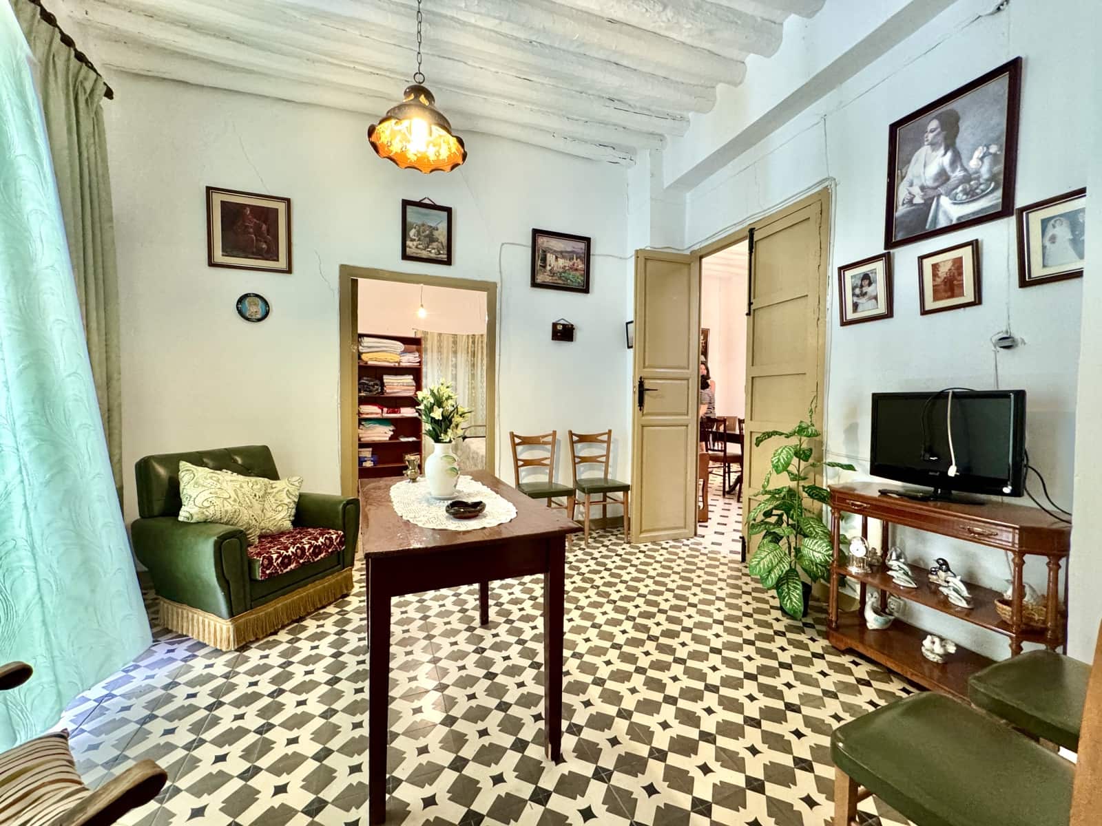 12 soveværelse Byhus til salg i Nevada - € 129.500 (Ref: 9186090)