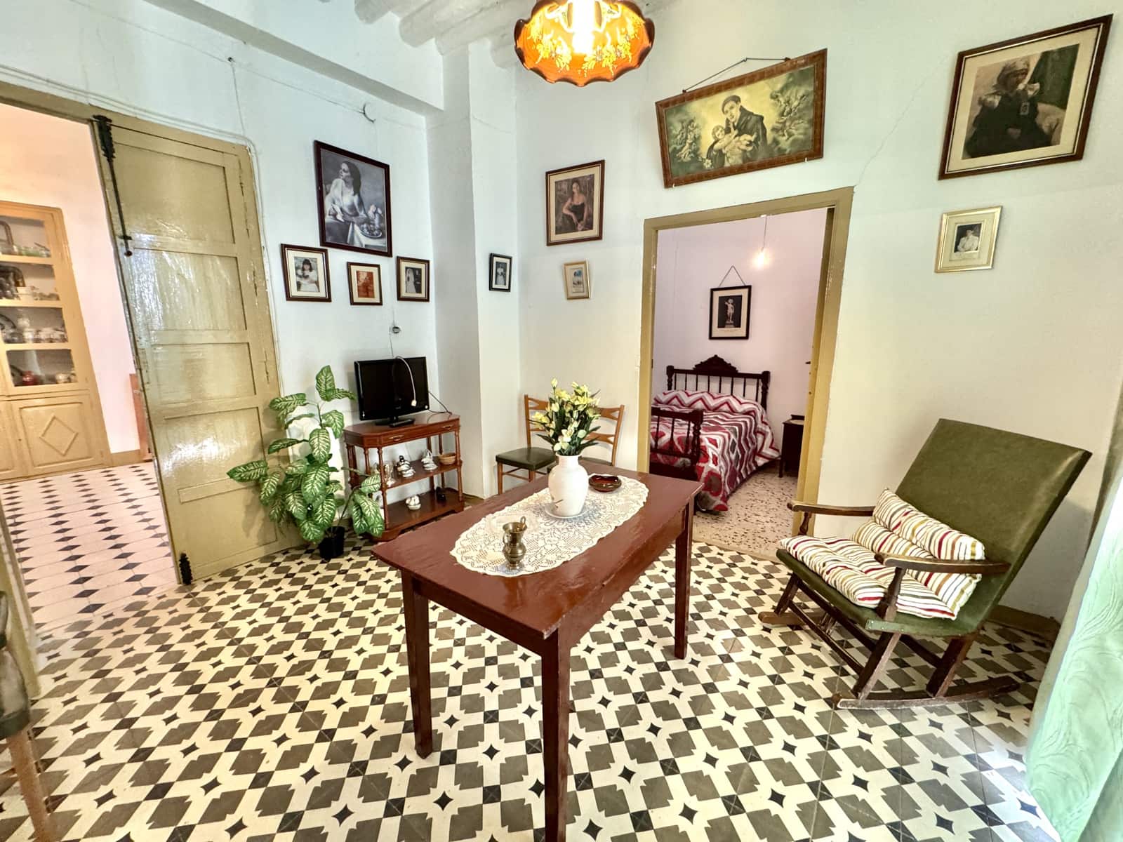 12 soveværelse Byhus til salg i Nevada - € 129.500 (Ref: 9186090)