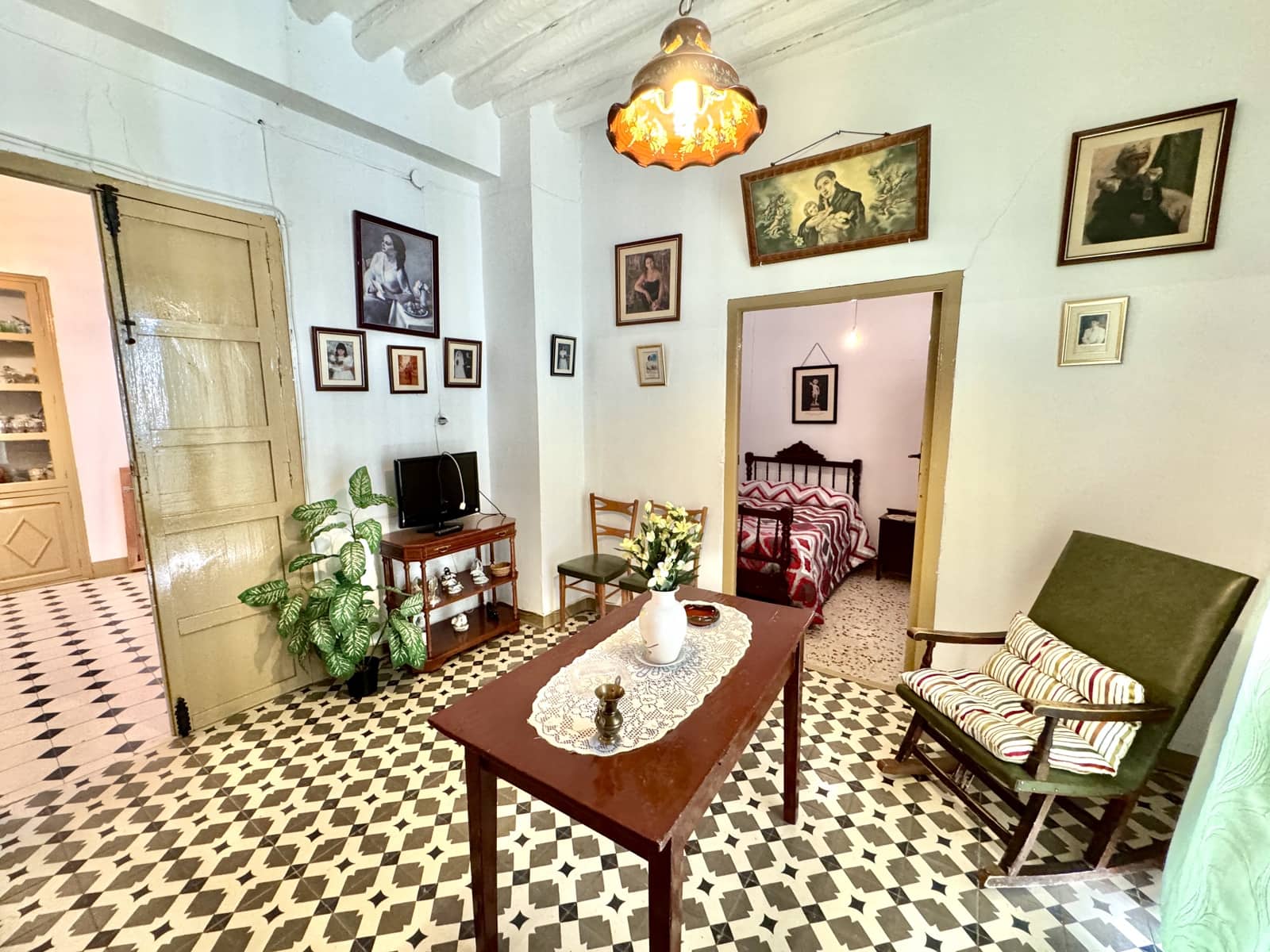 12 soveværelse Byhus til salg i Nevada - € 129.500 (Ref: 9186090)