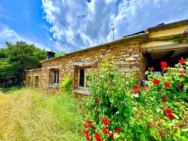 9 soverom Finca/Herregård til salgs i Válor med svømmebasseng garasje - € 230 000 (Ref: 9186097)