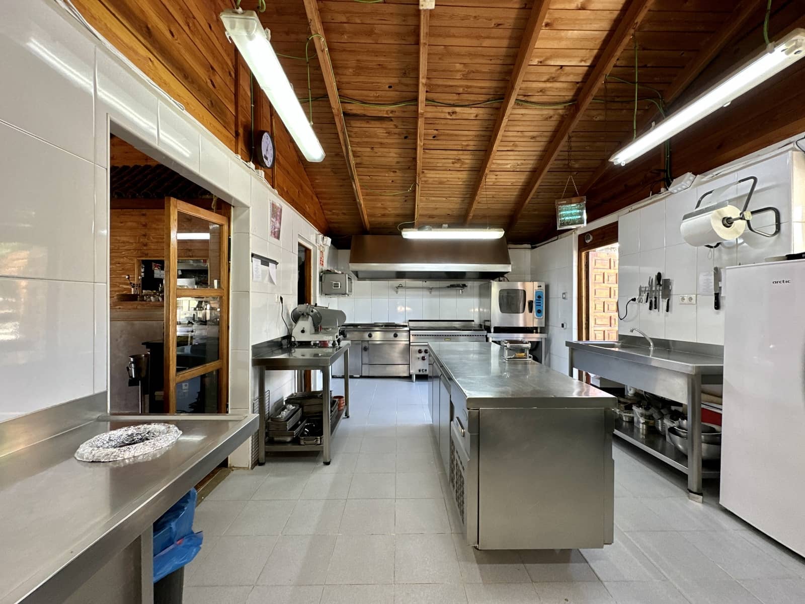 5 soveværelse Virksomhed til salg i Nevada med swimmingpool garage - € 550.000 (Ref: 9187666)