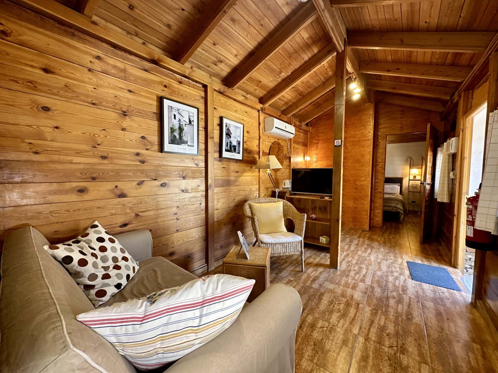 5 soveværelse Virksomhed til salg i Nevada med swimmingpool garage - € 550.000 (Ref: 9187666)