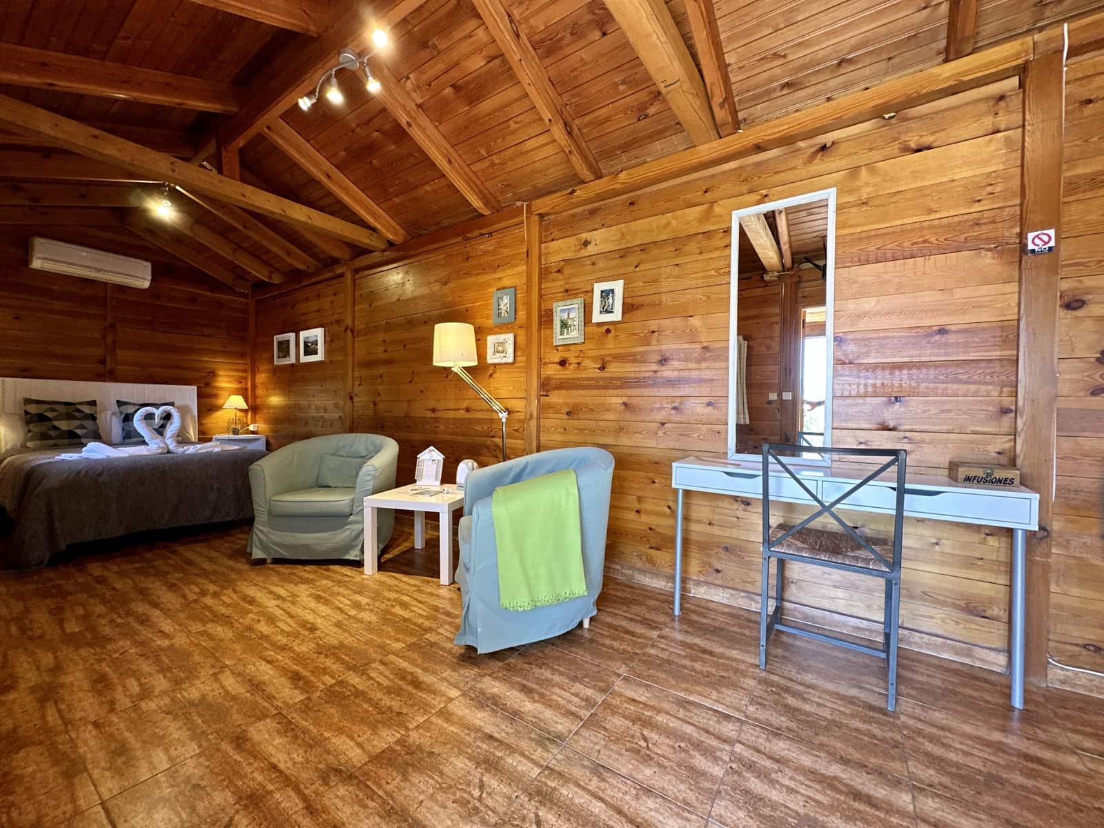 5 soveværelse Virksomhed til salg i Nevada med swimmingpool garage - € 550.000 (Ref: 9187666)