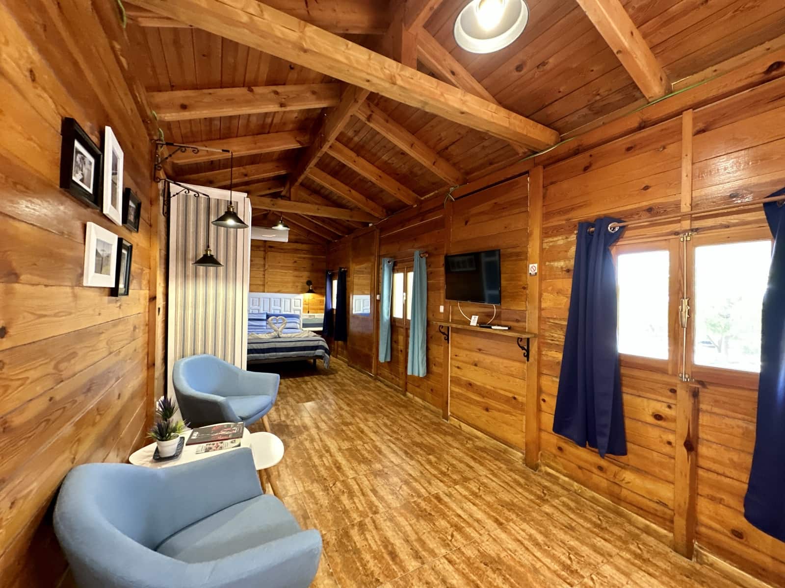 5 soveværelse Virksomhed til salg i Nevada med swimmingpool garage - € 550.000 (Ref: 9187666)