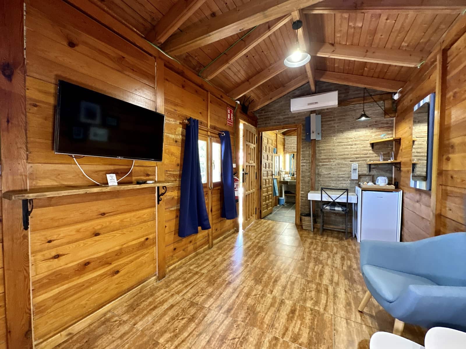 5 soveværelse Virksomhed til salg i Nevada med swimmingpool garage - € 550.000 (Ref: 9187666)