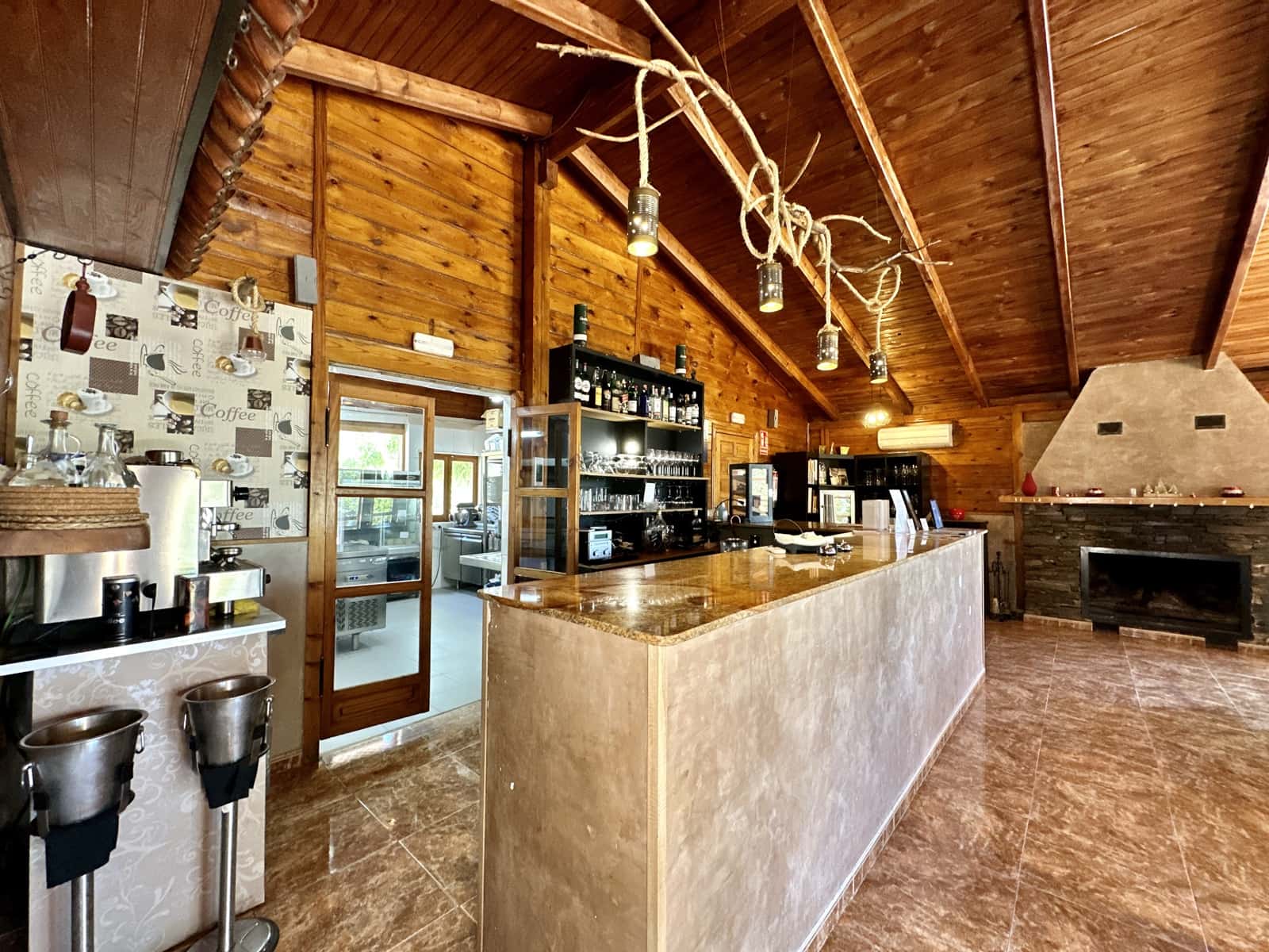 5 soveværelse Virksomhed til salg i Nevada med swimmingpool garage - € 550.000 (Ref: 9187666)