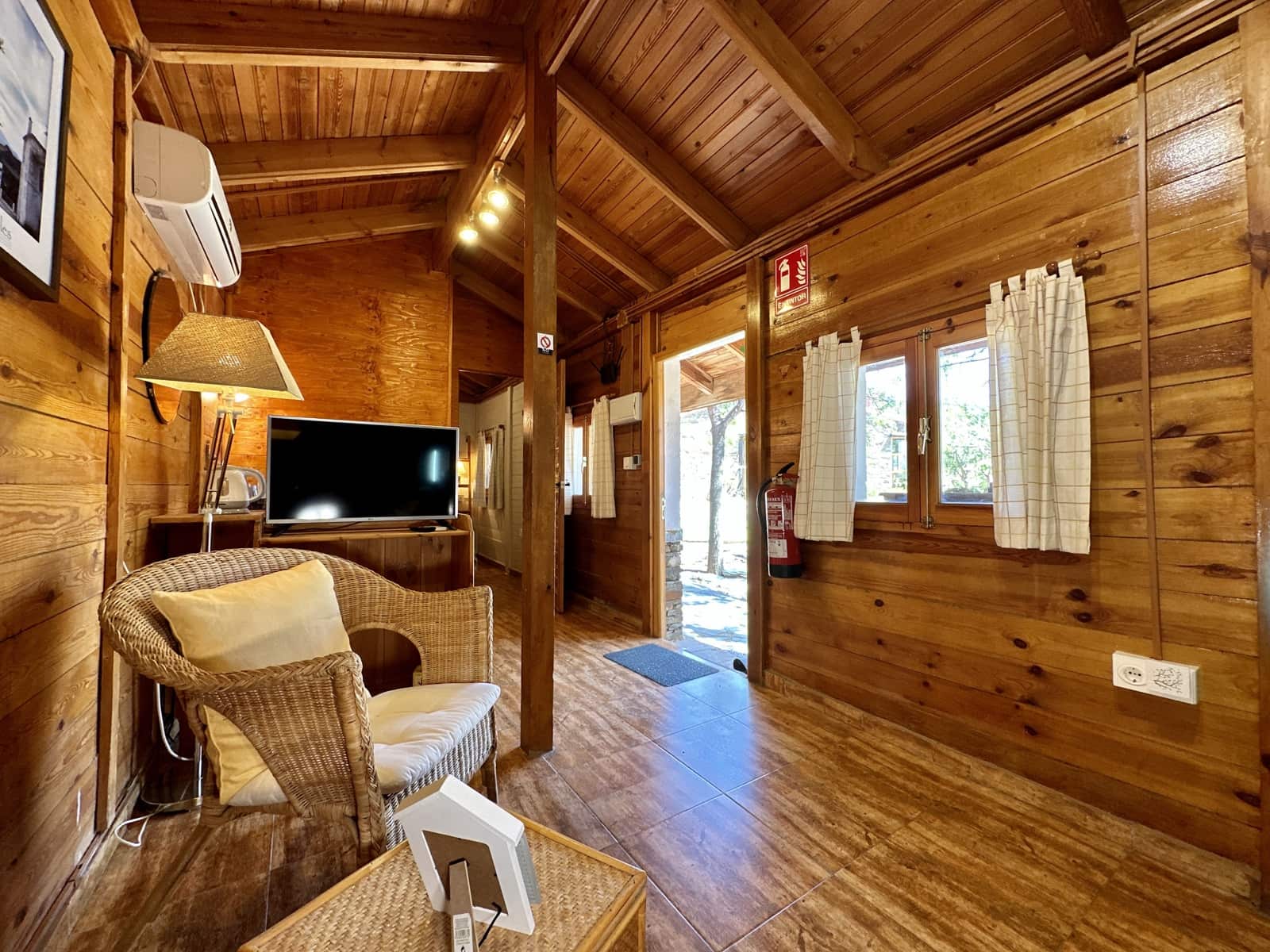 5 soveværelse Virksomhed til salg i Nevada med swimmingpool garage - € 550.000 (Ref: 9187666)