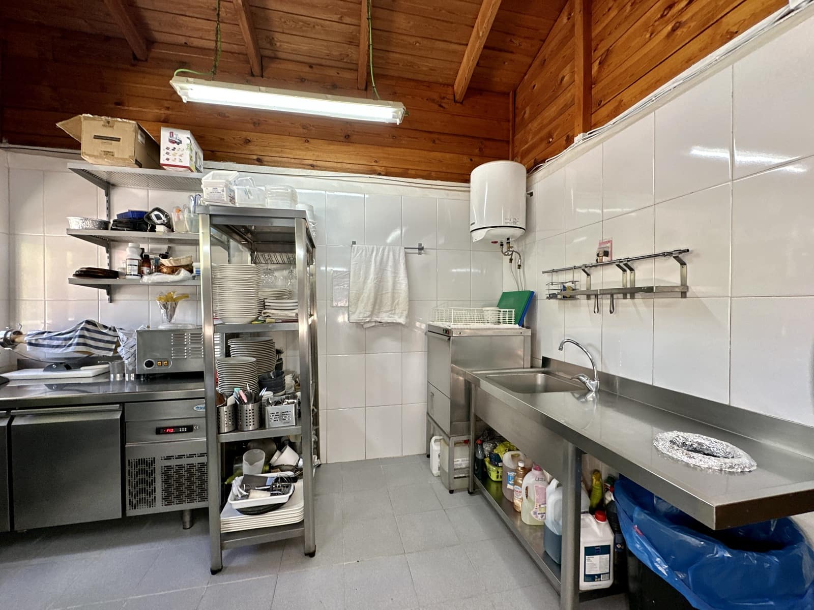 5 soveværelse Virksomhed til salg i Nevada med swimmingpool garage - € 550.000 (Ref: 9187666)