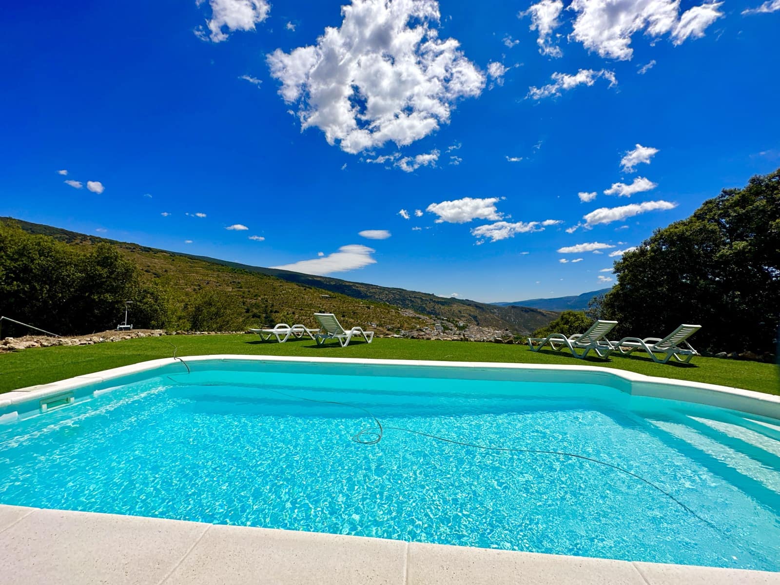 5 soveværelse Virksomhed til salg i Nevada med swimmingpool garage - € 550.000 (Ref: 9187666)