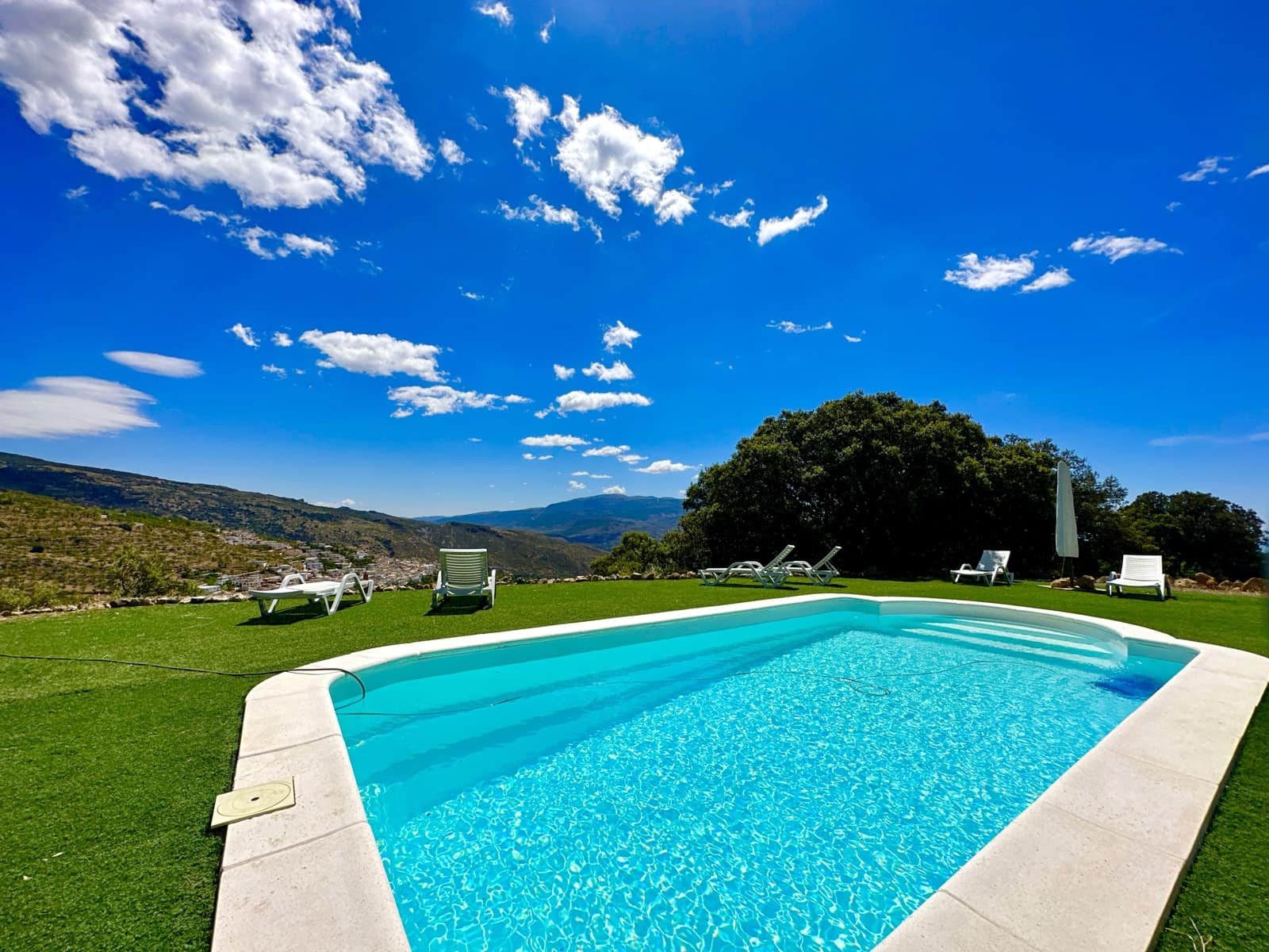 5 soveværelse Virksomhed til salg i Nevada med swimmingpool garage - € 550.000 (Ref: 9187666)