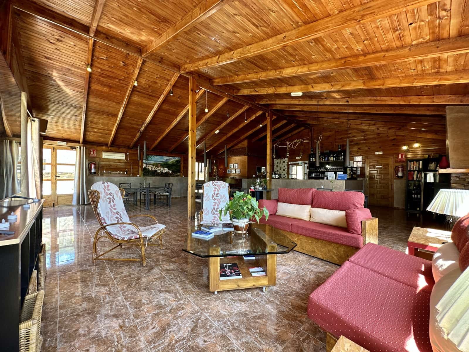 5 soveværelse Virksomhed til salg i Nevada med swimmingpool garage - € 550.000 (Ref: 9187666)