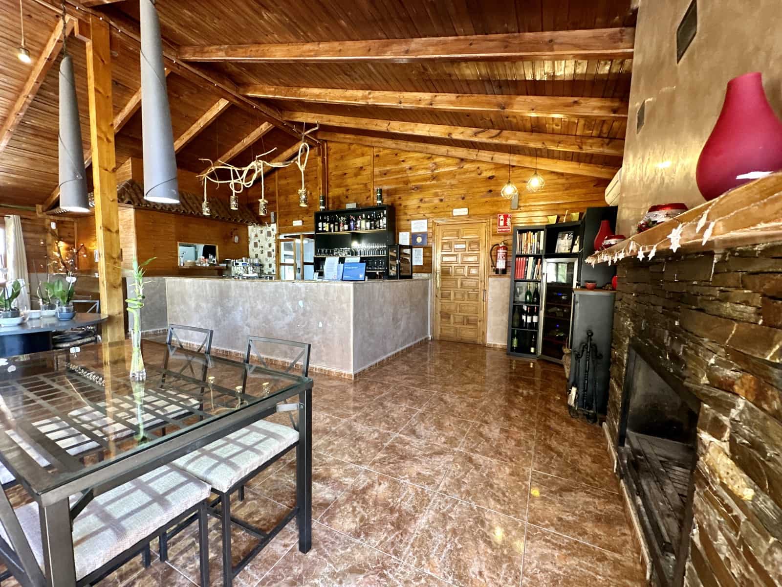 5 soveværelse Virksomhed til salg i Nevada med swimmingpool garage - € 550.000 (Ref: 9187666)