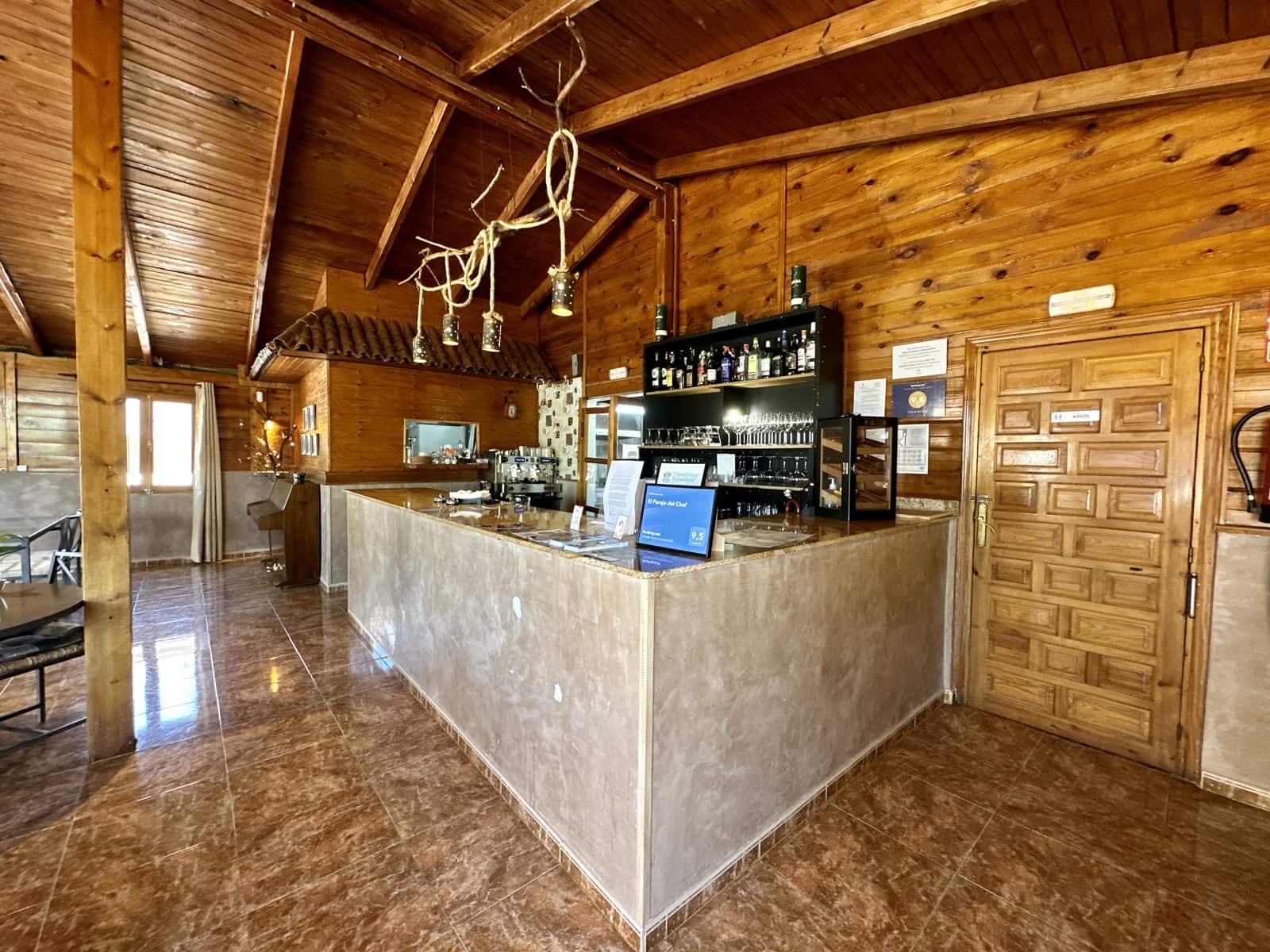 5 soveværelse Virksomhed til salg i Nevada med swimmingpool garage - € 550.000 (Ref: 9187666)