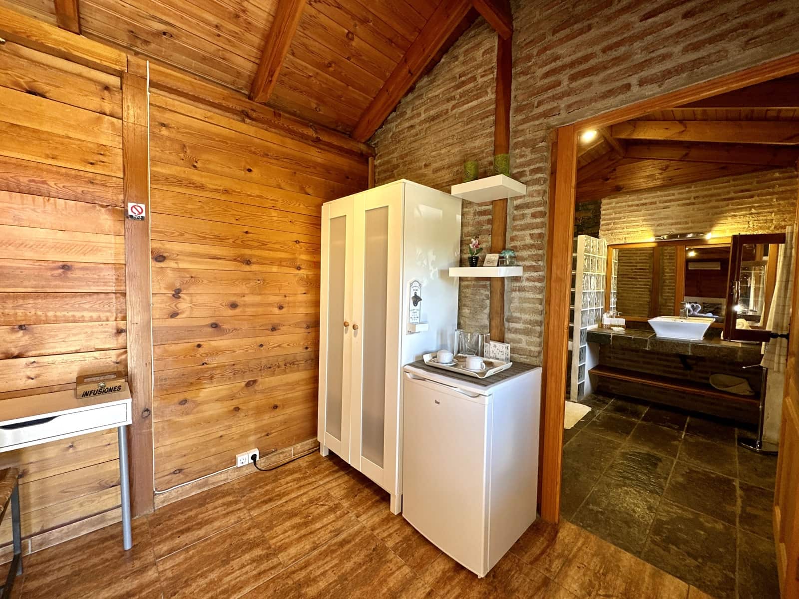 5 soveværelse Virksomhed til salg i Nevada med swimmingpool garage - € 550.000 (Ref: 9187666)