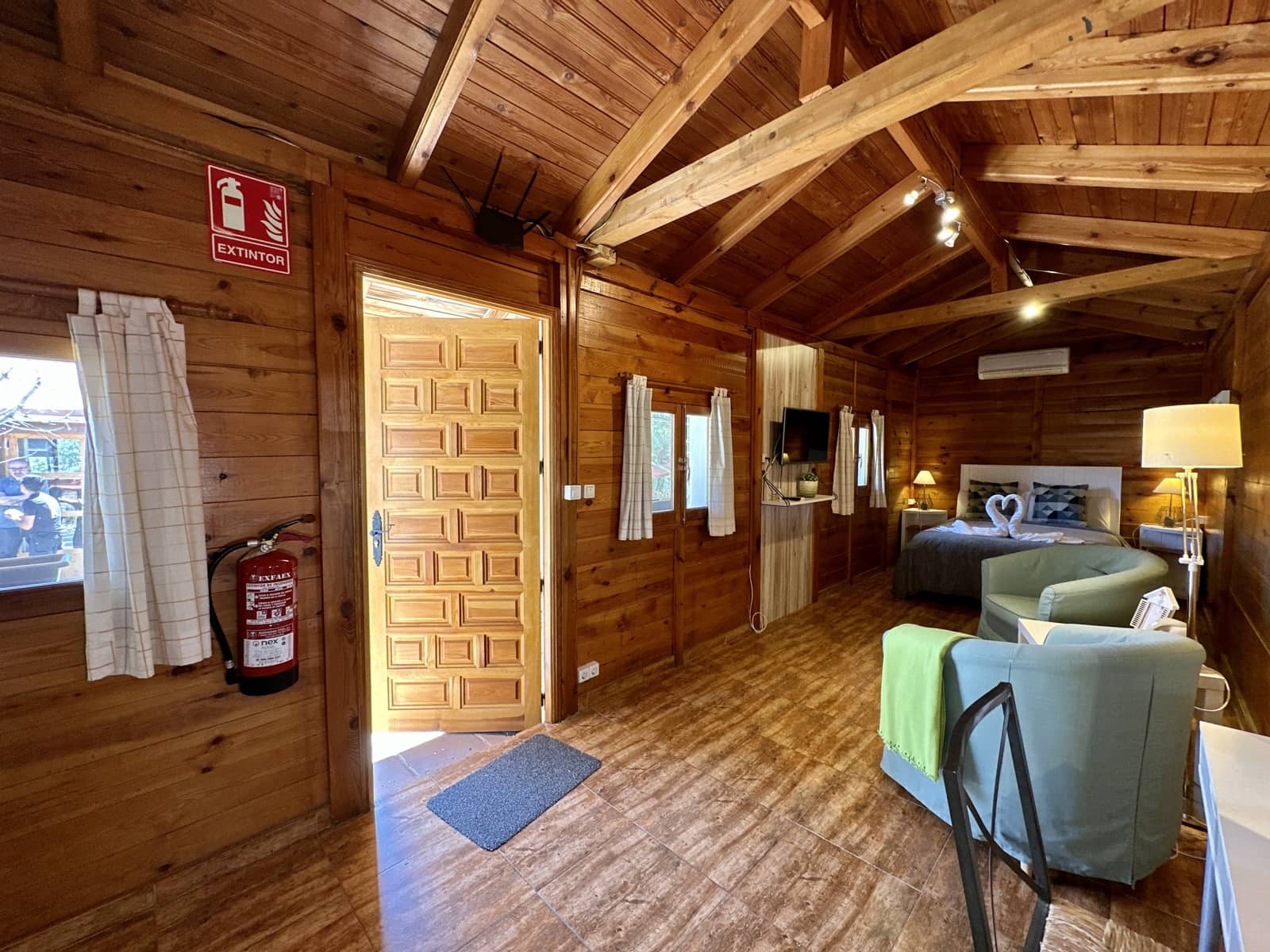 5 soveværelse Virksomhed til salg i Nevada med swimmingpool garage - € 550.000 (Ref: 9187666)