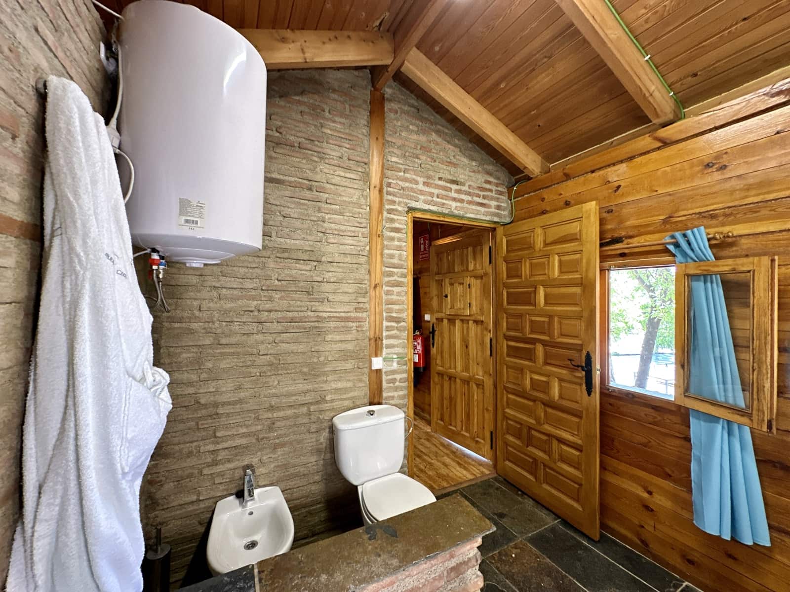 5 soveværelse Virksomhed til salg i Nevada med swimmingpool garage - € 550.000 (Ref: 9187666)