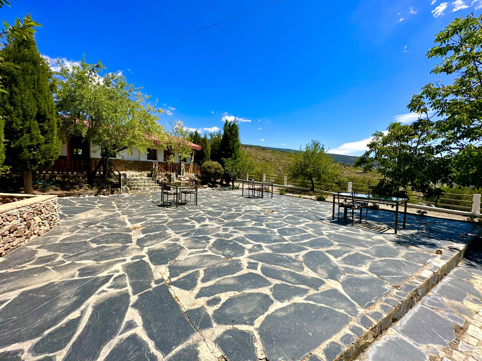 5 soveværelse Virksomhed til salg i Nevada med swimmingpool garage - € 550.000 (Ref: 9187666)