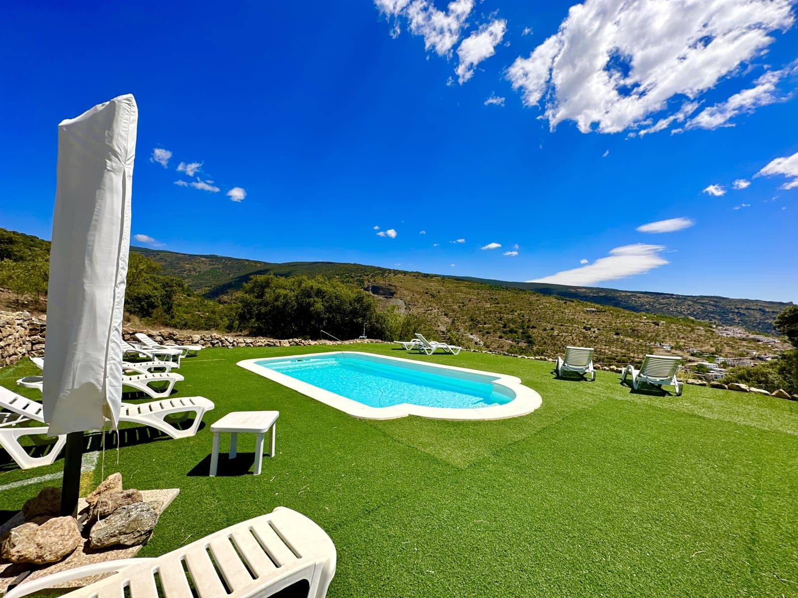 5 soveværelse Virksomhed til salg i Nevada med swimmingpool garage - € 550.000 (Ref: 9187666)