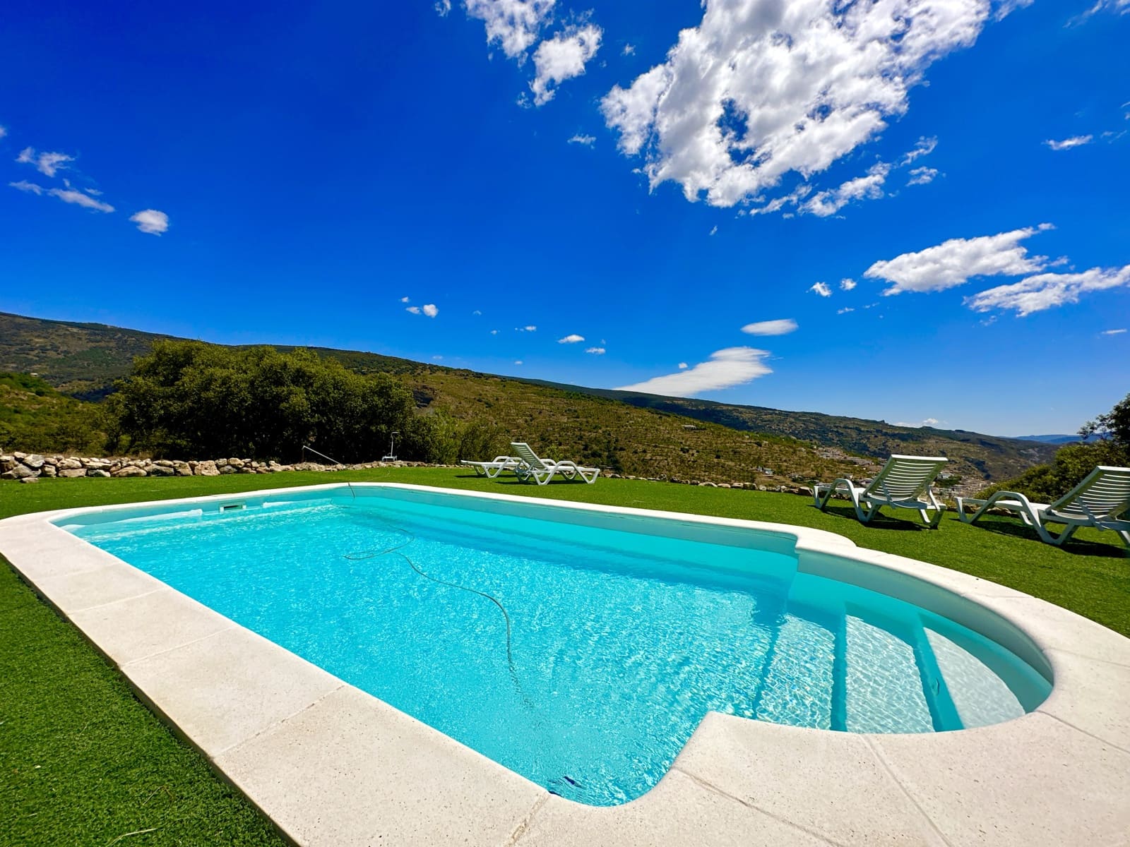 5 soveværelse Virksomhed til salg i Nevada med swimmingpool garage - € 550.000 (Ref: 9187666)