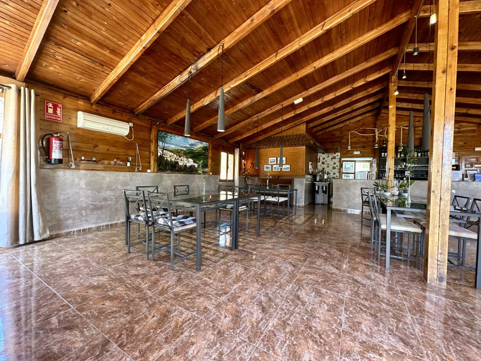 5 soveværelse Virksomhed til salg i Nevada med swimmingpool garage - € 550.000 (Ref: 9187666)