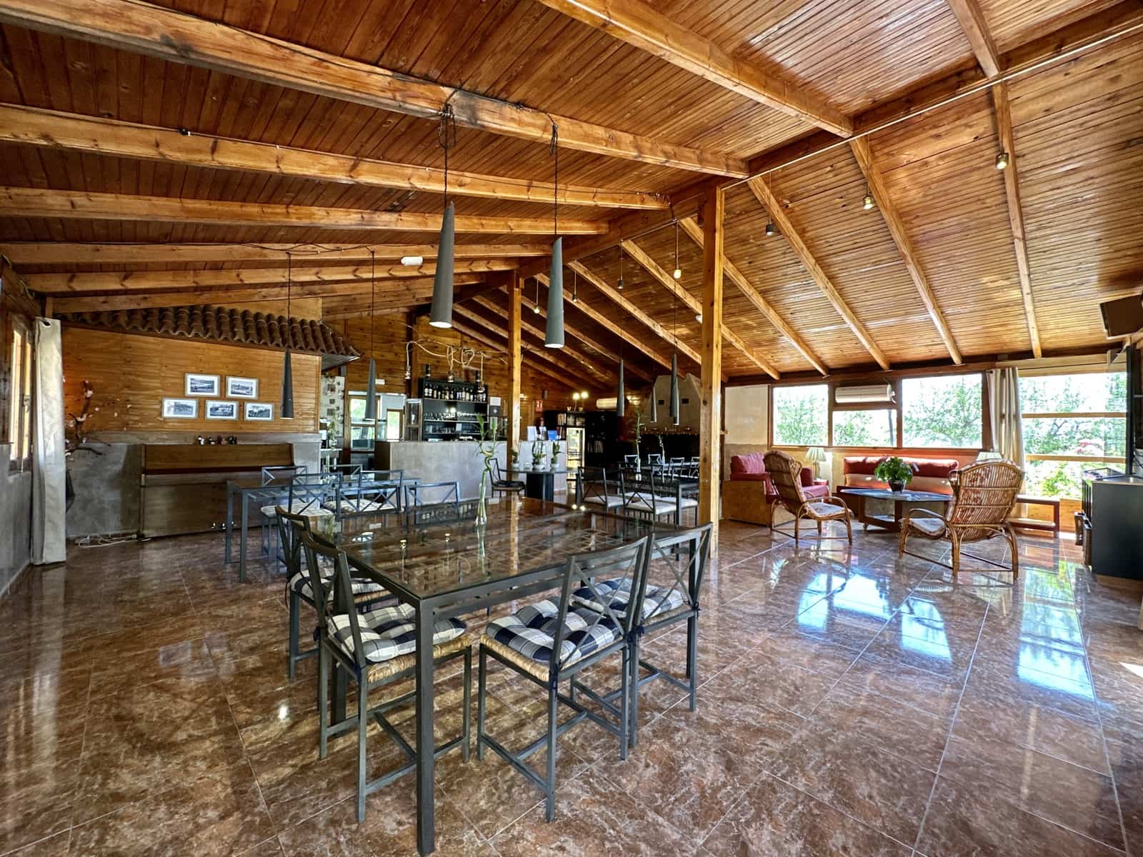 5 soveværelse Virksomhed til salg i Nevada med swimmingpool garage - € 550.000 (Ref: 9187666)