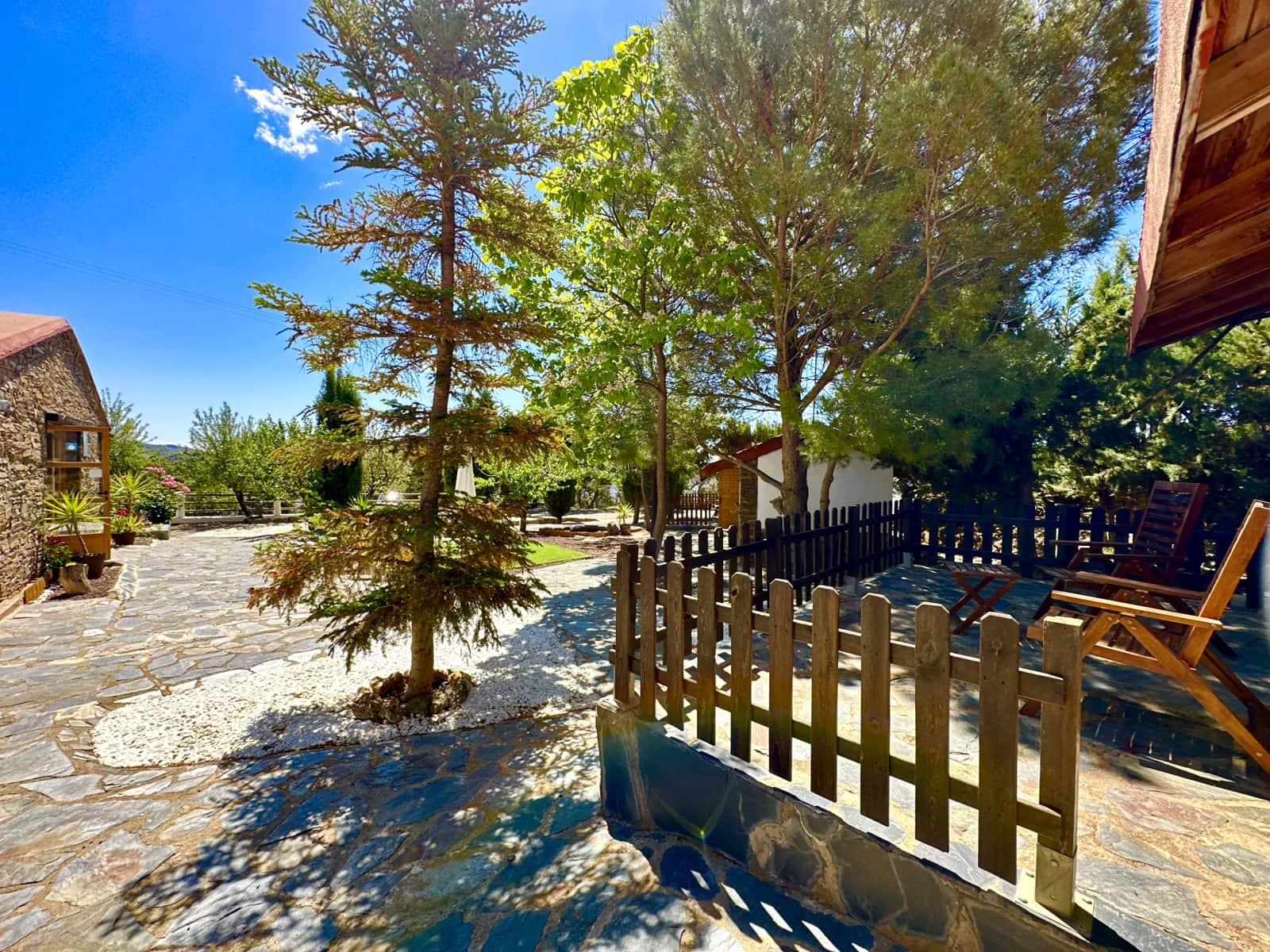 5 soveværelse Virksomhed til salg i Nevada med swimmingpool garage - € 550.000 (Ref: 9187666)